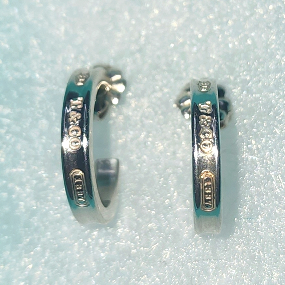 Return to Tiffany small hoops